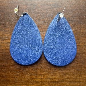 Nickel and suede size medium earring